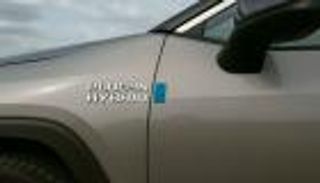 السيارات الهجينة القابلة للشحن.. دراسة ترصد نتائج مجتمعية وبيئية صادمة