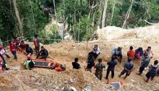  انهيارات أرضية في إندونيسيا