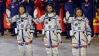 بعد أيام من التوتر.. عودة رواد الفضاء الصينيين بسلام إلى الأرض