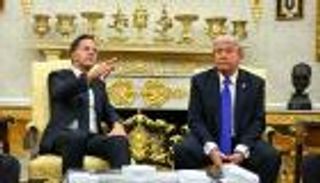 كيف تضغط على ترامب بدقة سويسرية؟.. هدايا ثمينة وذهب وكلام معسول