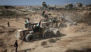 عمليات إنزالة الركام في غزة