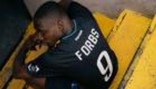 كارلوس فوربس.. قهر برشلونة وارتدى قميص كريستيانو رونالدو