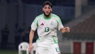 حجام مدافع منتخب الجزائر