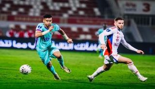 من مباراة العين والشارقة