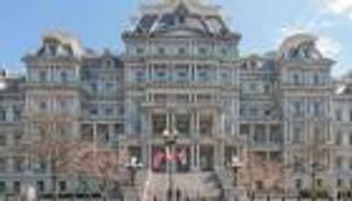 طلاء أبيض يثير عاصفة.. منظمات التراث تقاضي ترامب لحماية «أيزنهاور»