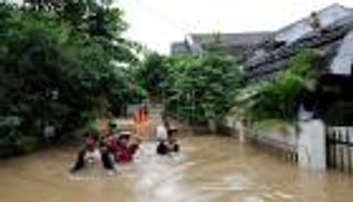 انهيارات أرضية في أندونيسيا.. قتلى وعشرات المفقودين