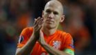 من كرة القدم إلى البادل.. رحلة آريين روبن الجديدة