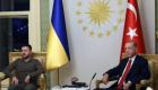 زيلينسكي في تركيا.. مساعٍ لإعادة واشنطن إلى قلب المفاوضات