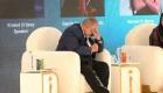 خالد الصاوي ينهار باكيا في تأبين سامح عبدالعزيز: &laquo;هو اللي قدمني&raquo;