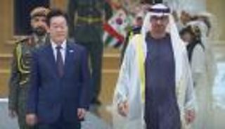 محمد بن زايد يستقبل رئيس كوريا الجنوبية في قصر الوطن