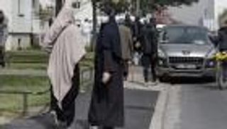 شباب فرنسا المسلم والإخوان.. هل يتحول المتعاطفون لوقود تجنيد؟