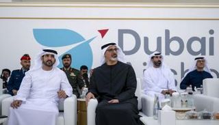 الشيخ خالد بن محمد بن زايد والشيخ حمدان بن محمد بن راشد يشهدان العرض