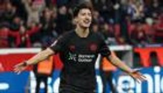 «لهذا ينتظره مستقبل زاهر».. مدرب ليفركوزن يتغنى بمازا