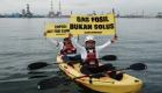 محاولات إنكار المناخ تتهاوى في COP30.. شركات النفط تحت ضغط الشارع والعلم