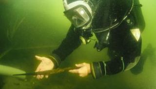 اكتشاف 4 حراب حربية في بحيرة ليدنيتسا ببولندا 