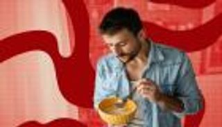 تحذيرات من خبراء عالميين: أطعمة شائعة ترتبط بالسمنة والسرطان والاكتئاب