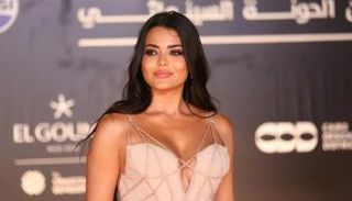 الفنانة أسماء جلال 