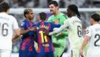 عبر البرنابيو وقمة الـ«NFL».. كورتوا يستفز برشلونة