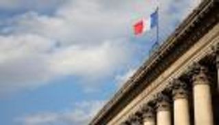 الصناعة الفرنسية تواجه تحديات كبيرة رغم جهود الحكومة لتعزيز الاستثمار