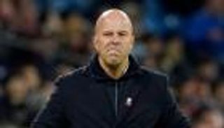 «سلوت آوت».. ثورة جماهير ليفربول تحاصر مدربه