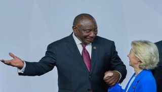 رئيس جنوب أفريقيا يتحدث مع رئيسة المفوضية الأوروبية  