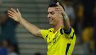 على رأسهم رونالدو وصلاح.. نجوم بلا وشوم في كرة القدم