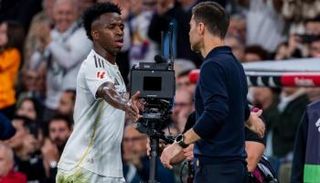 فينيسيوس جونيور وتشابي ألونسو