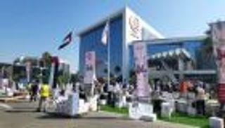 احتفاء بعيد الاتحاد الـ54.. الهلال الأحمر الإماراتي يعد 1971 طردا إغاثيا لغزة