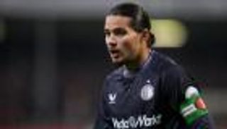 بعدما انتقده علناً.. فان بيرسي يكشف تفاصيل اجتماعه مع حاج موسى