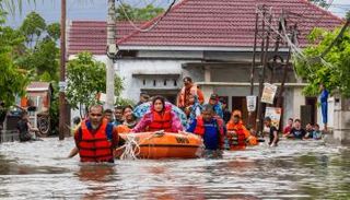 فيضانات جنوب شرق آسيا 