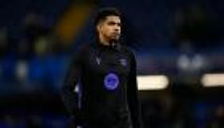 غيابات برشلونة مستمرة.. مشكلة بدنية ونفسية تبعد أراوخو