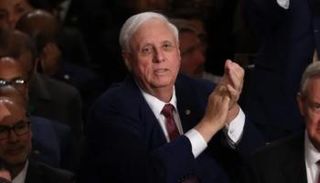 السيناتور الجمهوري جيم جاستس 