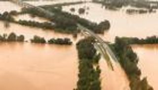 69 قتيلاً و59 مفقوداً جراء الفيضانات العنيفة في إندونيسيا