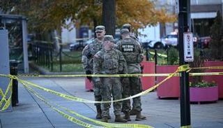 عناصر الحرس الوطني في موقع الحادث قرب البيت الأبيض