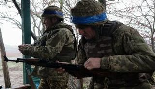 جنود أوكرانيون على الجبهة - أ ف ب