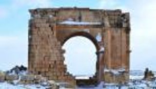 «حيدرة» التونسية.. وجهة سياحية جديدة تتزين بالثلوج