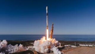 إطلاق ناجح للقمر الاصطناعي فاي-1 