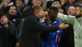 تشيلسي صديق البطاقات الحمراء.. طرد تاريخي في ديربي لندن (فيديو)