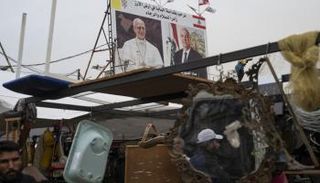 لافتة ترحيب بالبابا ليو بابا الفاتيكان في لبنان