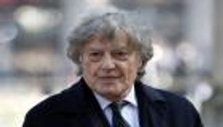 وفاة الكاتب المسرحي توم ستوبارد عن 88 عاما.. رحلة إبداع امتدت لعقود