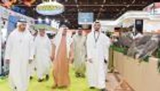 نهيان بن مبارك يزور معرض العين الدولي للصيد والفروسية
