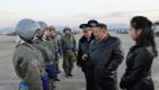 كيم يتعهد بتطوير القوات الجوية ويتحدث عن دورها في «الردع النووي»