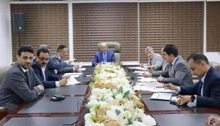 جانب من اجتماع  اللجنة الوطنية لتنظيم وتمويل الواردات اليمنية