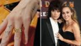 خاتم يشعل شائعات خطوبة مايلي سايرس من ماكس موراندو