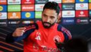 «يخسر أموالا».. كيف يحمي أموريم نفسه من «السوشيال ميديا»؟