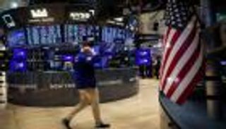 وول ستريت قرب قمة تاريخية.. ارتفاعات صادمة تصل إلى 307% تشعل السوق