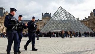 ضباط شرطة مكافحة الشغب الفرنسية