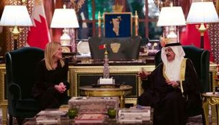 ملك البحرين يستقبل رئيسة وزراء إيطاليا