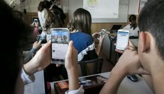 الهواتف المحمولة في المدارس