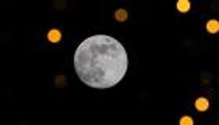 آخر بدر عملاق في 2025.. القمر البارد يزين سماء العالم